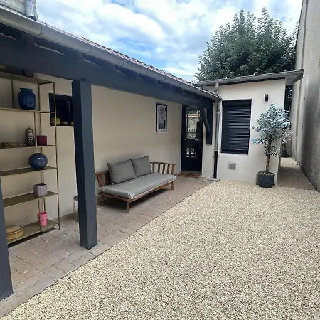 Calme En Plein Centre De Avec Terrasse Privative Et Confort Inclus - Fr-1-489-475 * Μουλέν